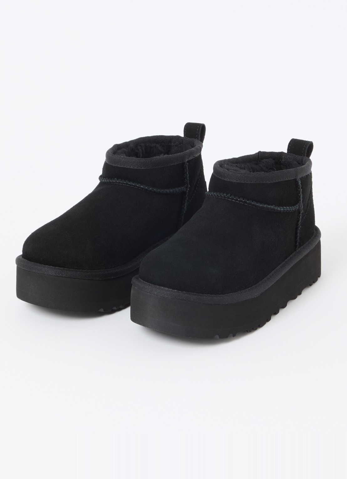UGG Classic Ultra Mini Platform enkellaarsje van suède  - voorkant 2 zwart