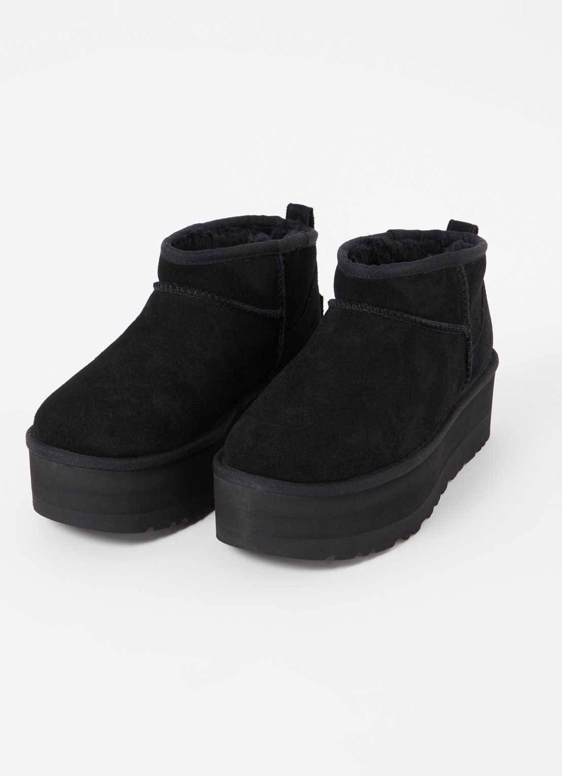 UGG Classic Ultra Mini Platform enkellaarsje van suède - detail zwart