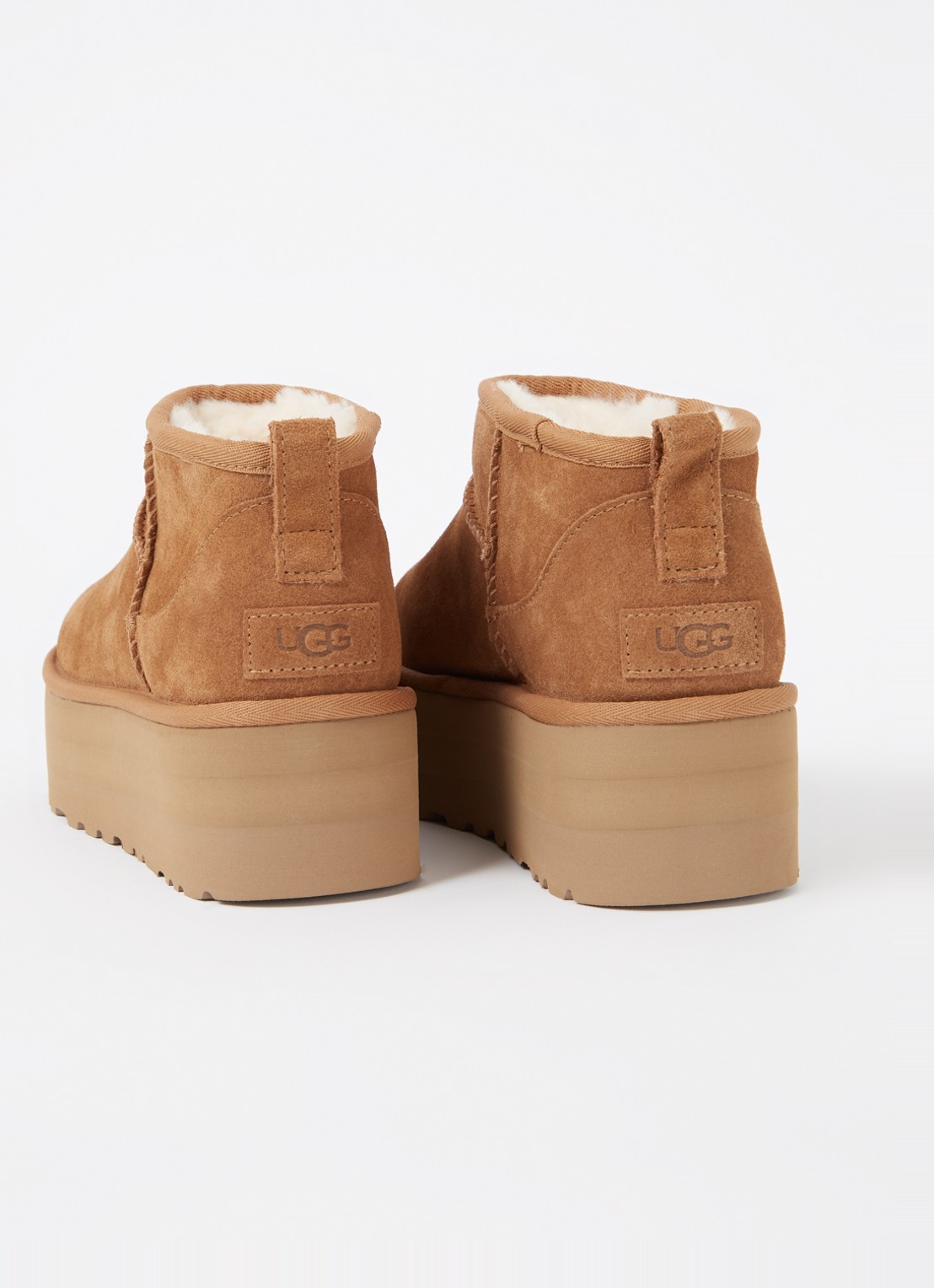 UGG Classic Ultra Mini Platform enkellaarsje van suède - detail 3 camel