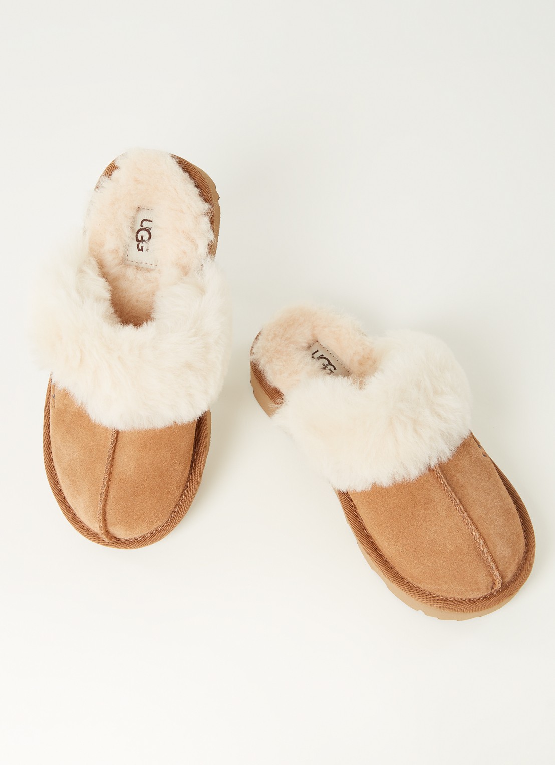 UGG Cozy II pantoffel van suède en wol - detail kastanjebruin