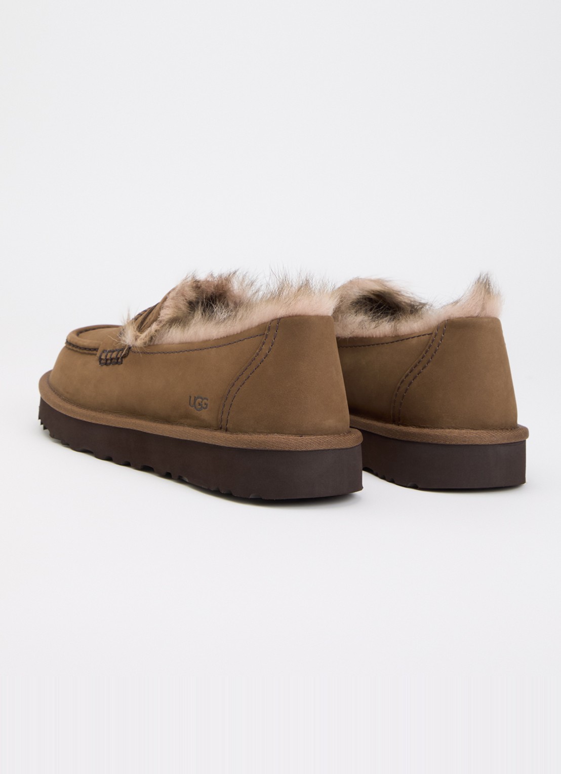 UGG Ellis loafer van nubuck - achterkant 4 hazelnootbruin