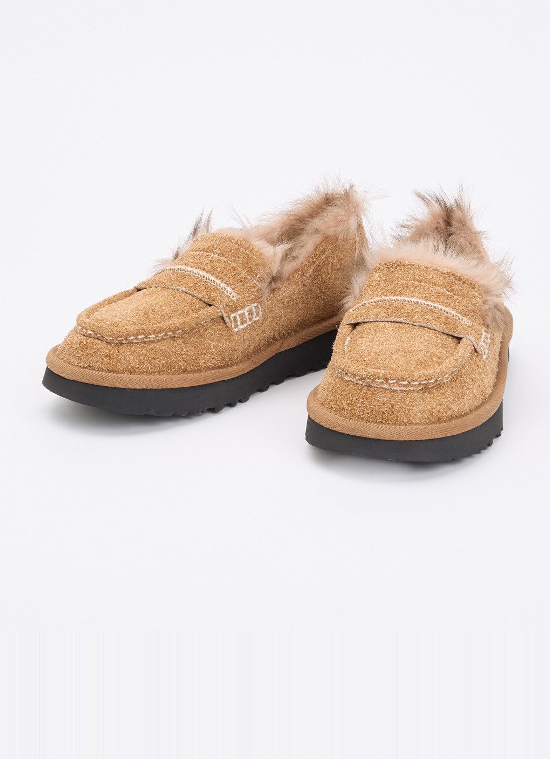 UGG Ellis loafer van suède met schapenvacht - detail 2 camel