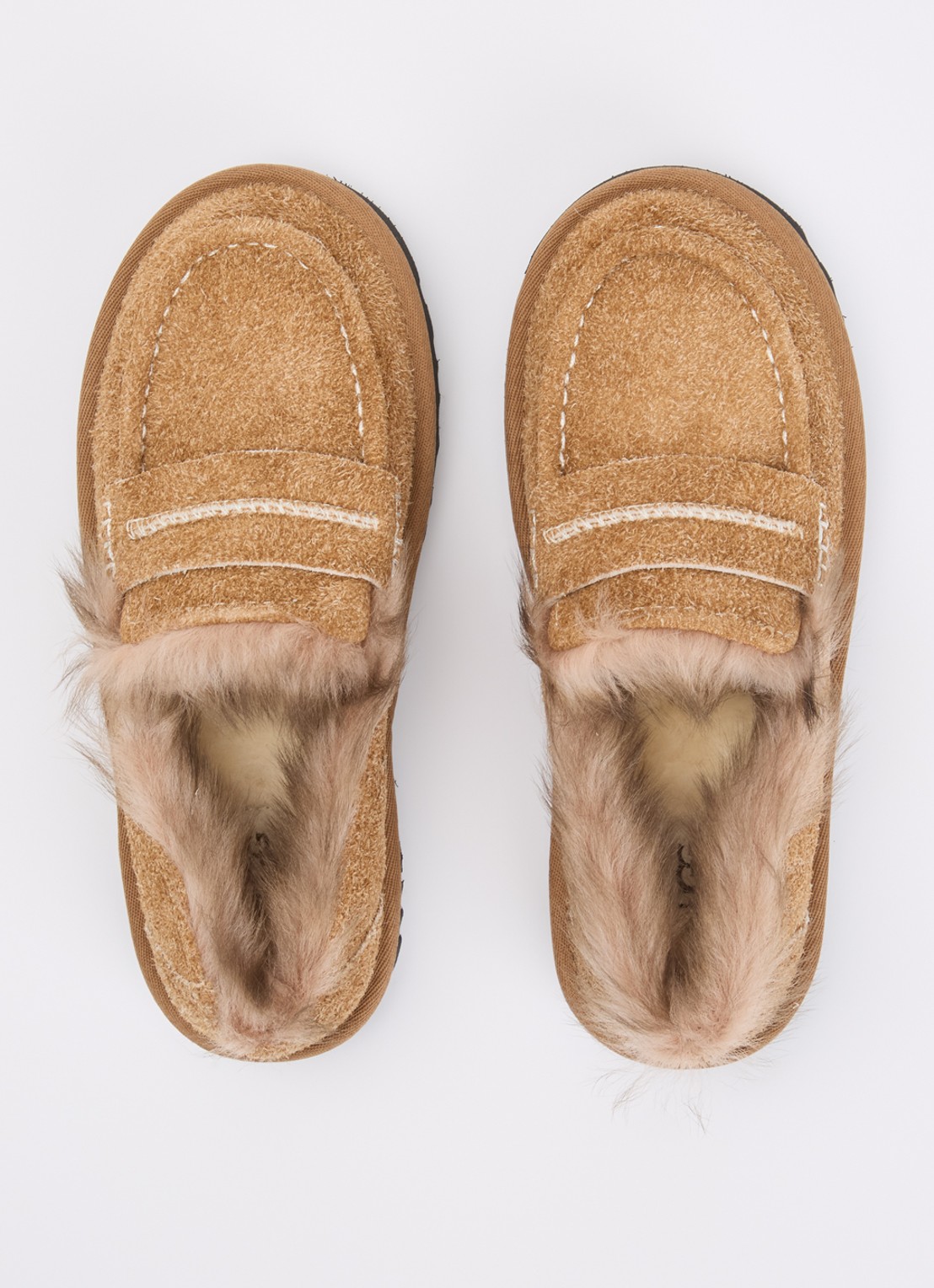 UGG Ellis loafer van suède met schapenvacht - detail 3 camel