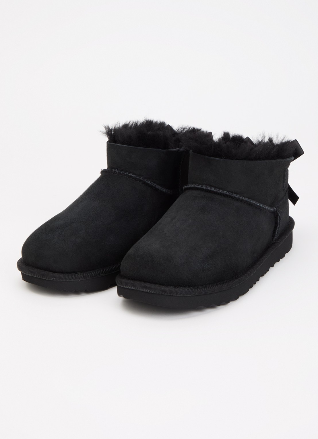 UGG K Ultra Mini Bailey enkellaarsje van suède met strikdetail - voorkant 3 zwart