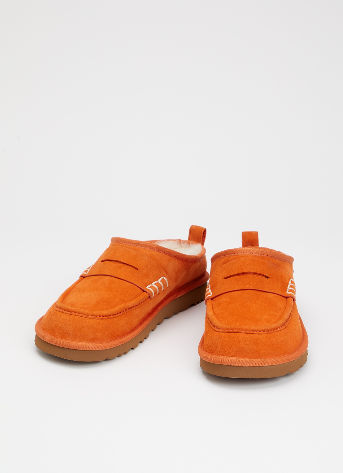 UGG Loafer instapper van lamssuède - detail donkeroranje
