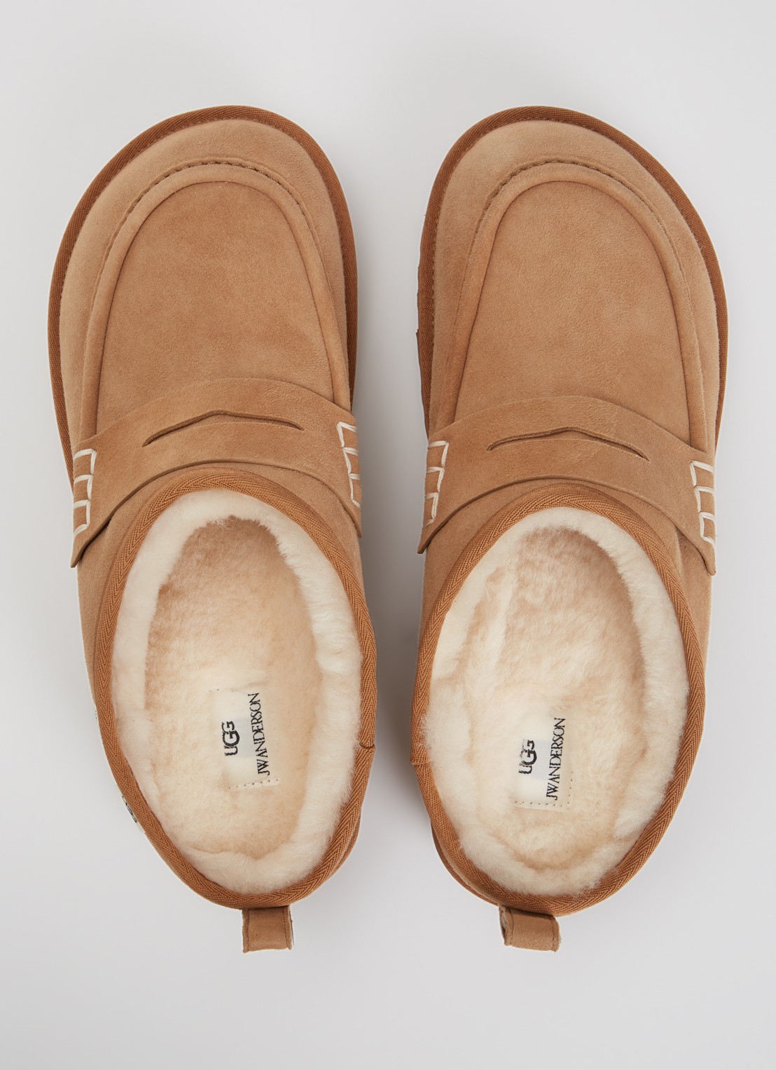 UGG Loafer instapper van lamssuède - detail 2 camel