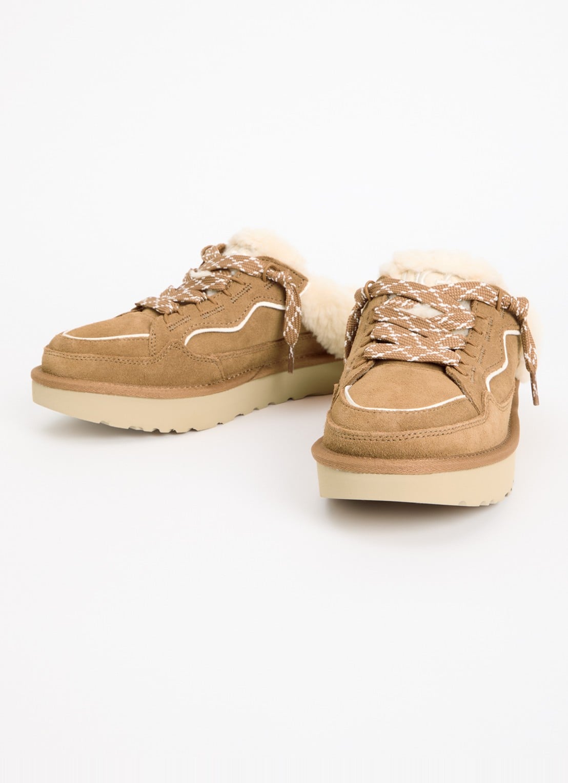 UGG Lowmel muiltje van suède - detail 2 camel