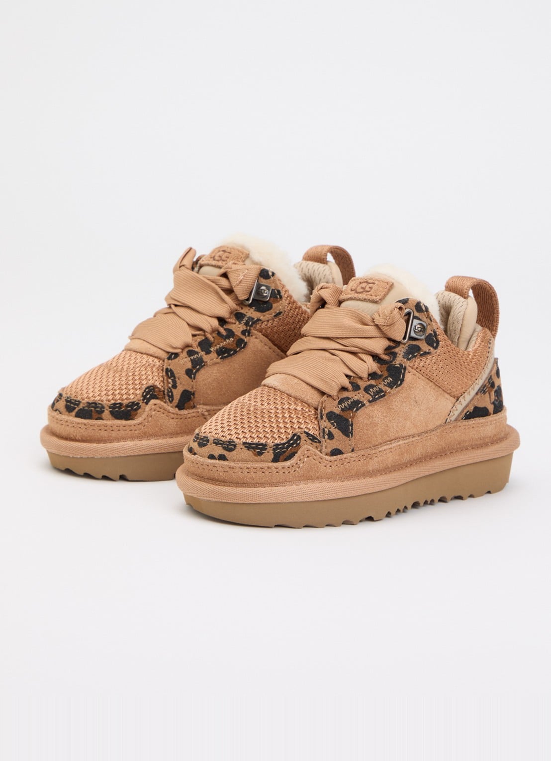 UGG Lowmel Spotted sneaker van suède met panterprint - voorkant 6 beige