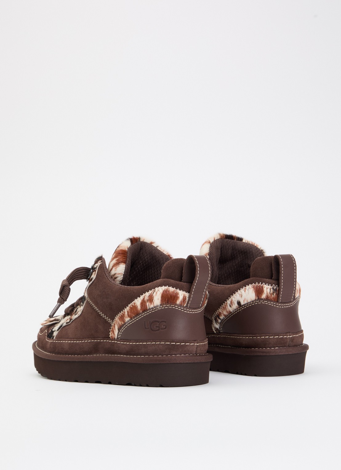 UGG Lowmel Western sneaker van suède met details van ponyhair - achterkant 2 donkerbruin
