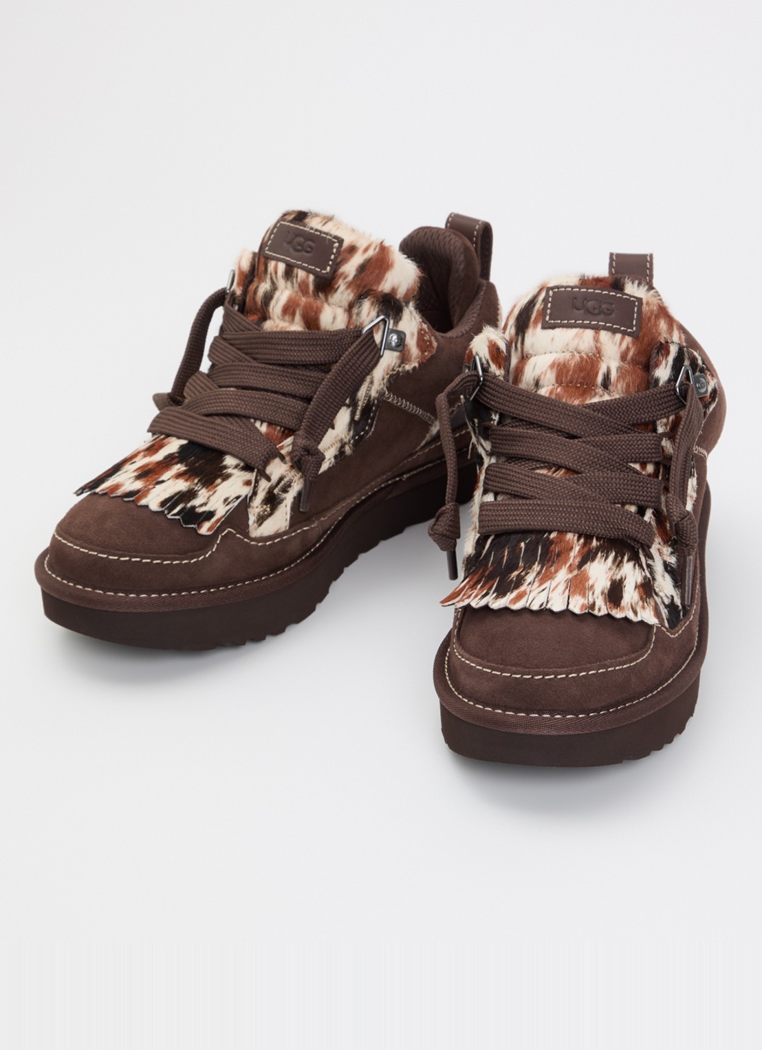 UGG Lowmel Western sneaker van suède met details van ponyhair - detail 3 donkerbruin