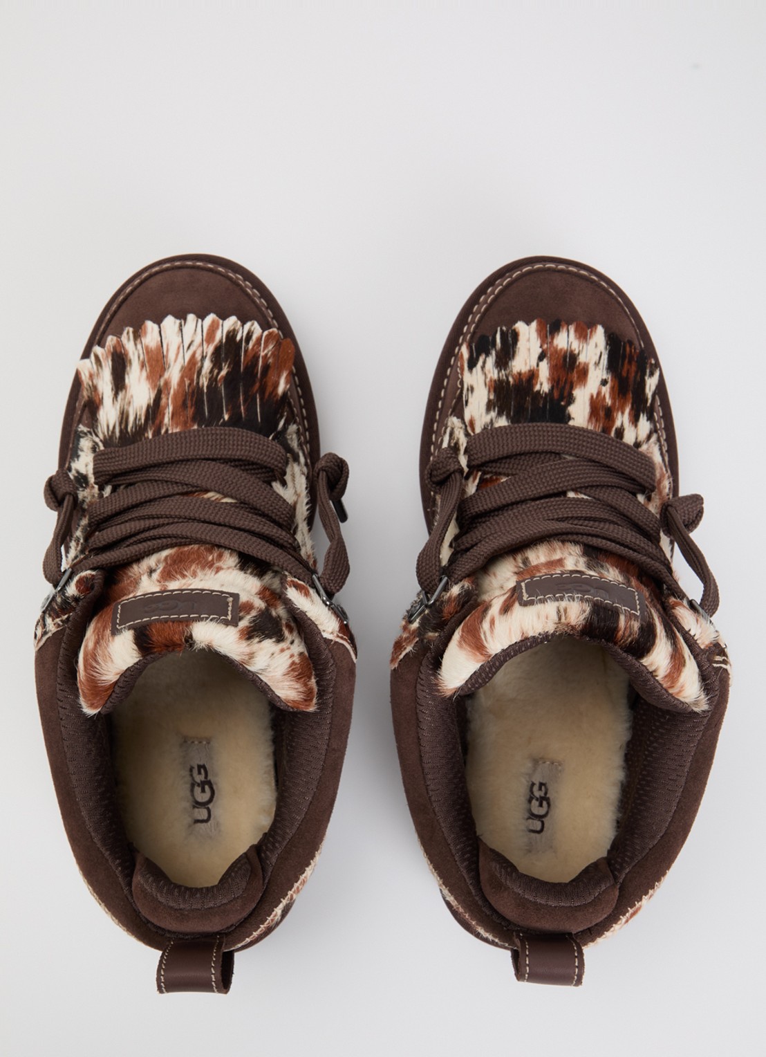 UGG Lowmel Western sneaker van suède met details van ponyhair - detail 4 donkerbruin