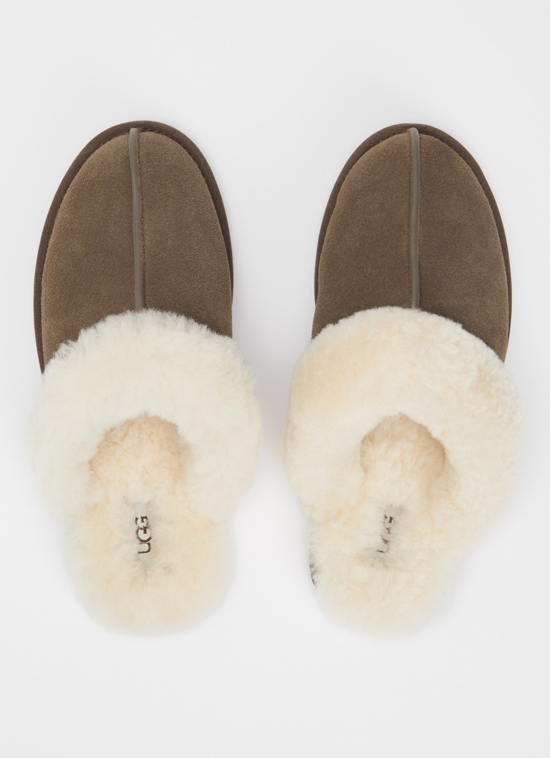 UGG Scuffette II pantoffel van suède - detail 3 donkerbeige