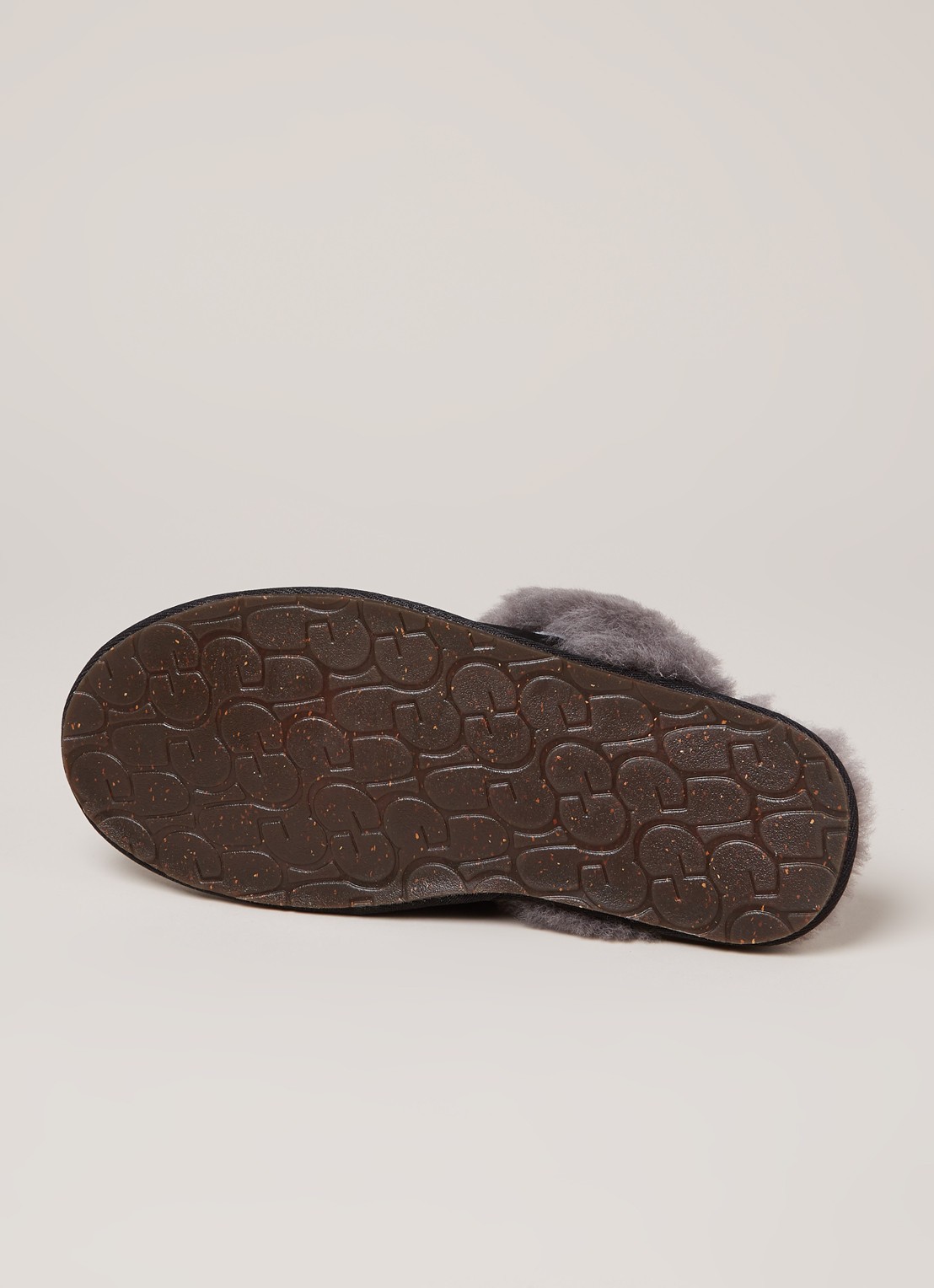 UGG Scuffette II pantoffel van suède - detail 3 zwart