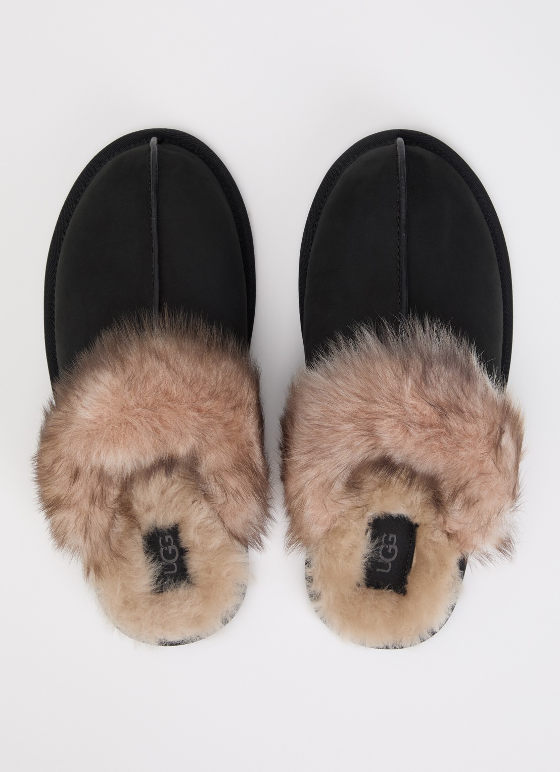 UGG Scuffette pantoffel van nubuck met schapenvacht  - detail 3 zwart