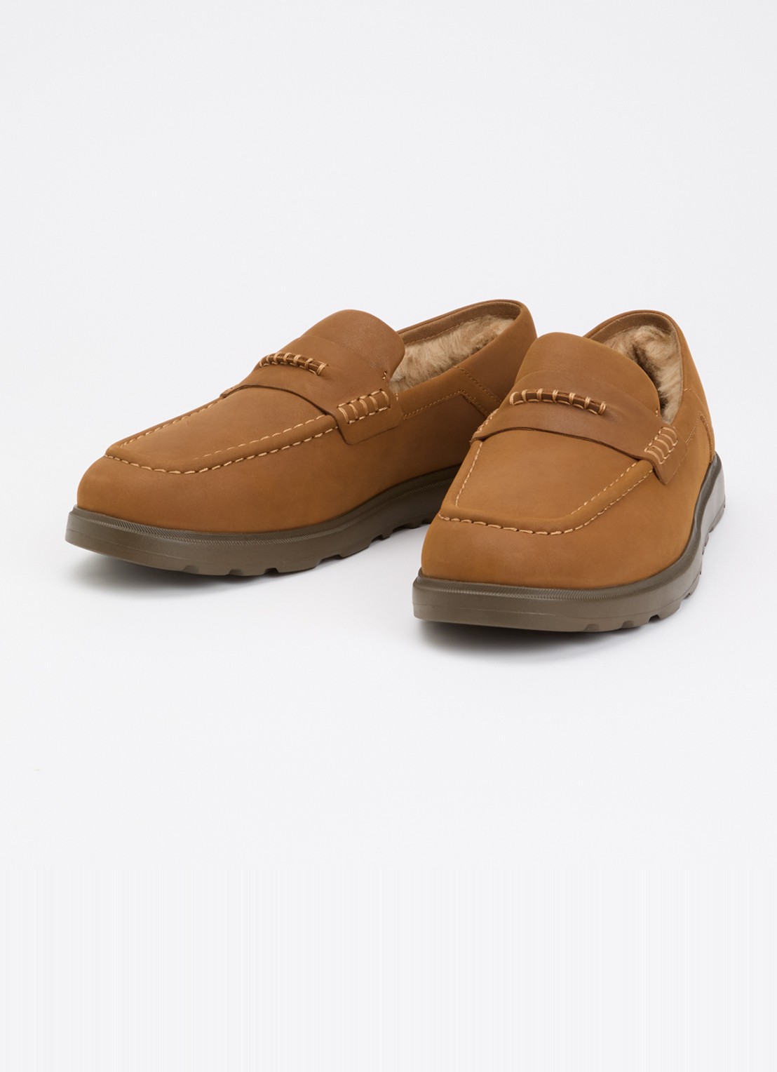 UGG Shep loafer van nubuck - detail kastanjebruin
