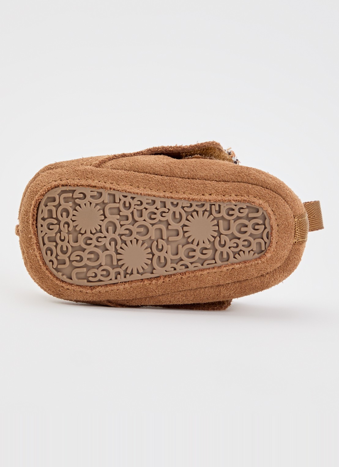 UGG Tasman babyschoentje van suède met logo - detail cognac