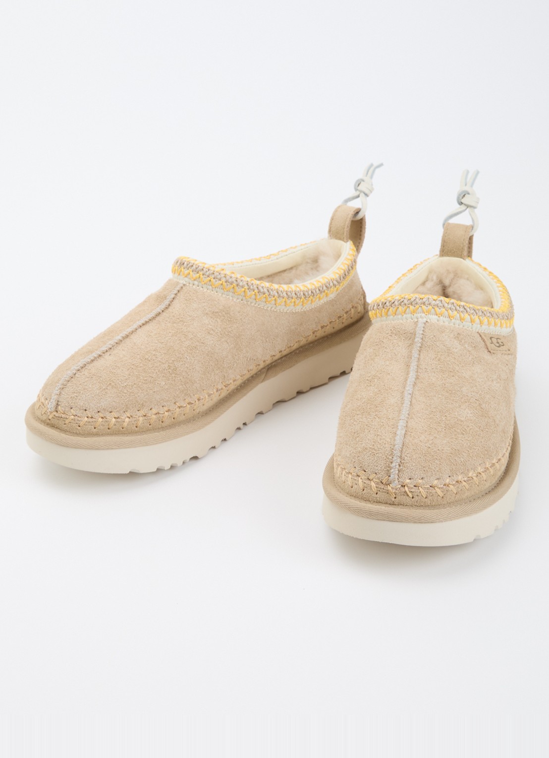 UGG Tasman Biarritz instapper van suède - detail donkerbeige