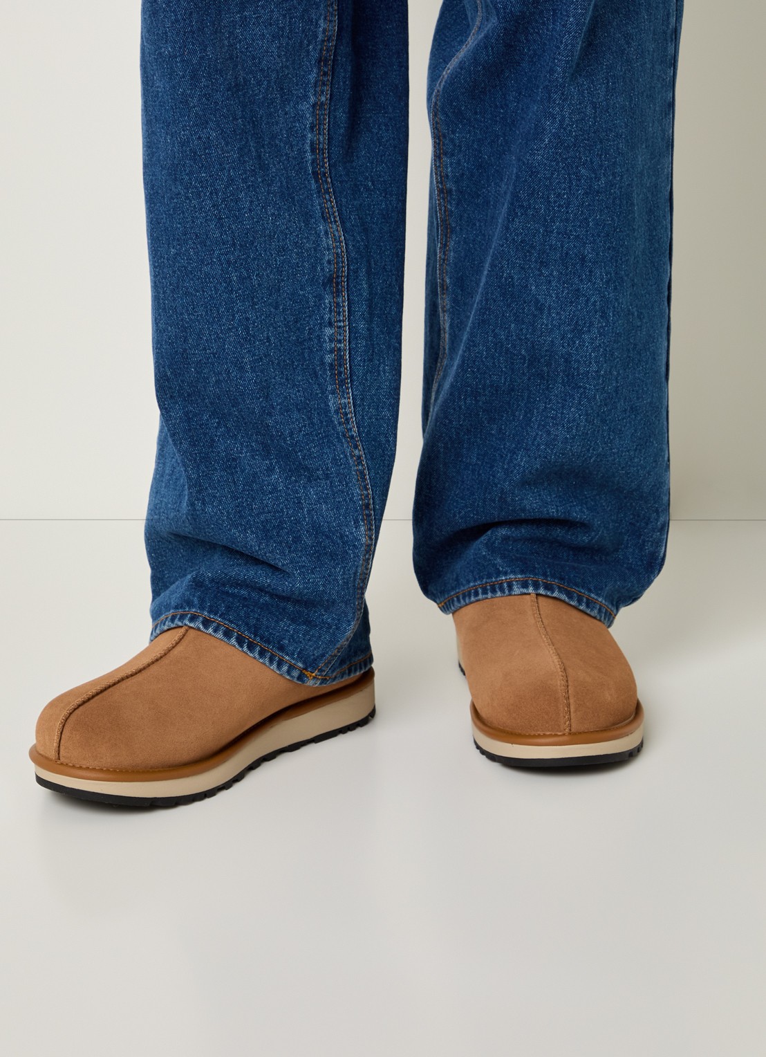 UGG Tasman GTX instapper van suède - voorkant 6 camel