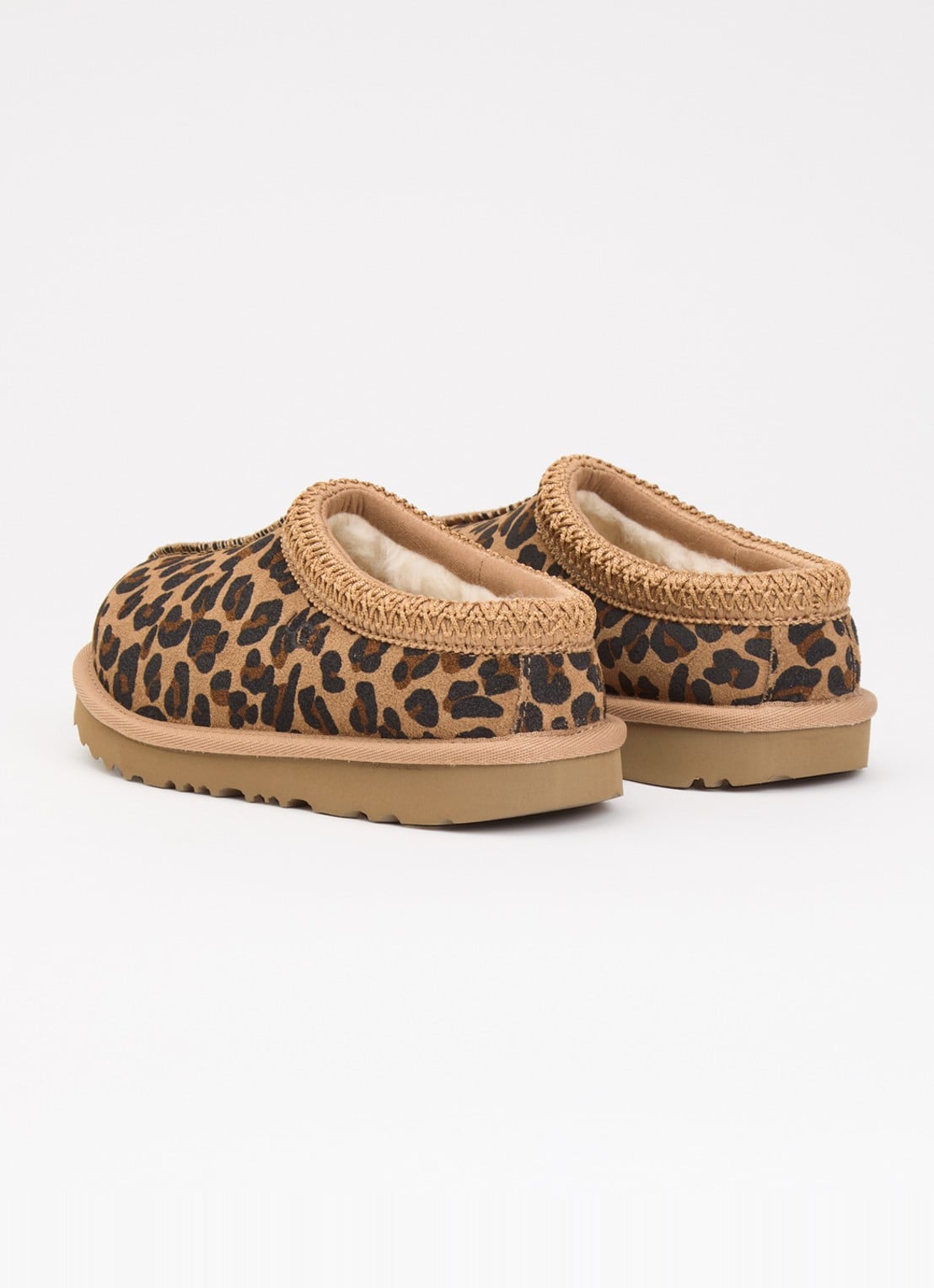 UGG Tasman II Spotted instapper van suède met panterprint - achterkant 2 camel