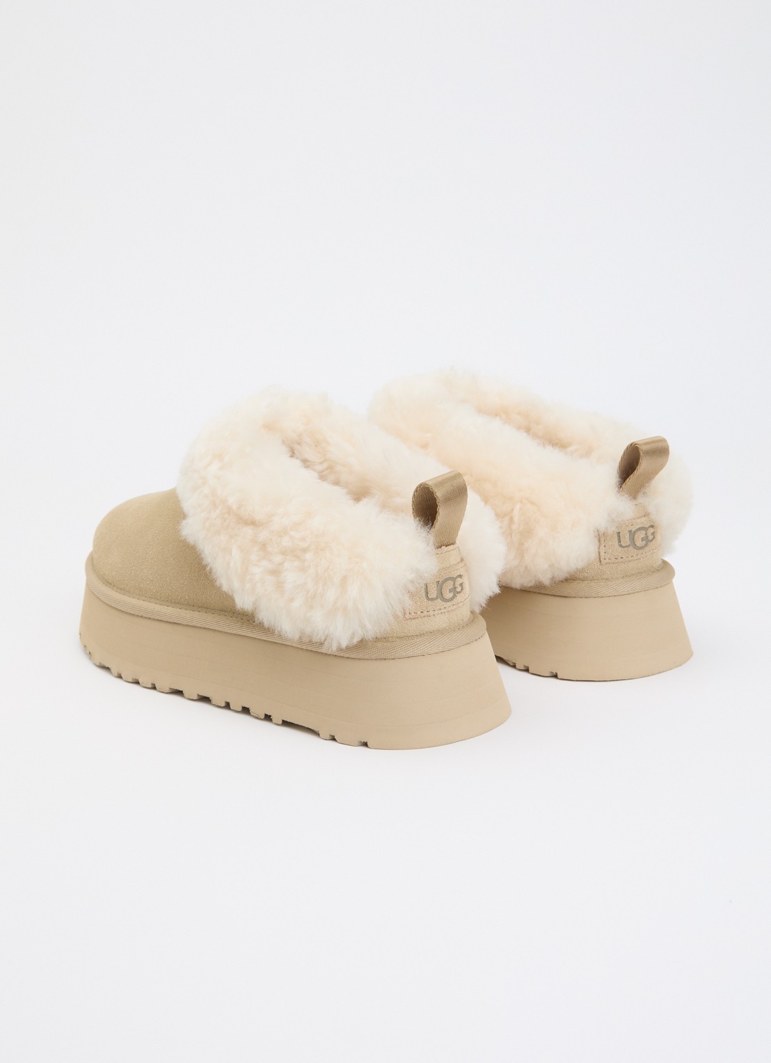 UGG Tazzelle instapper van suède met plateauzool - achterkant 4 beige
