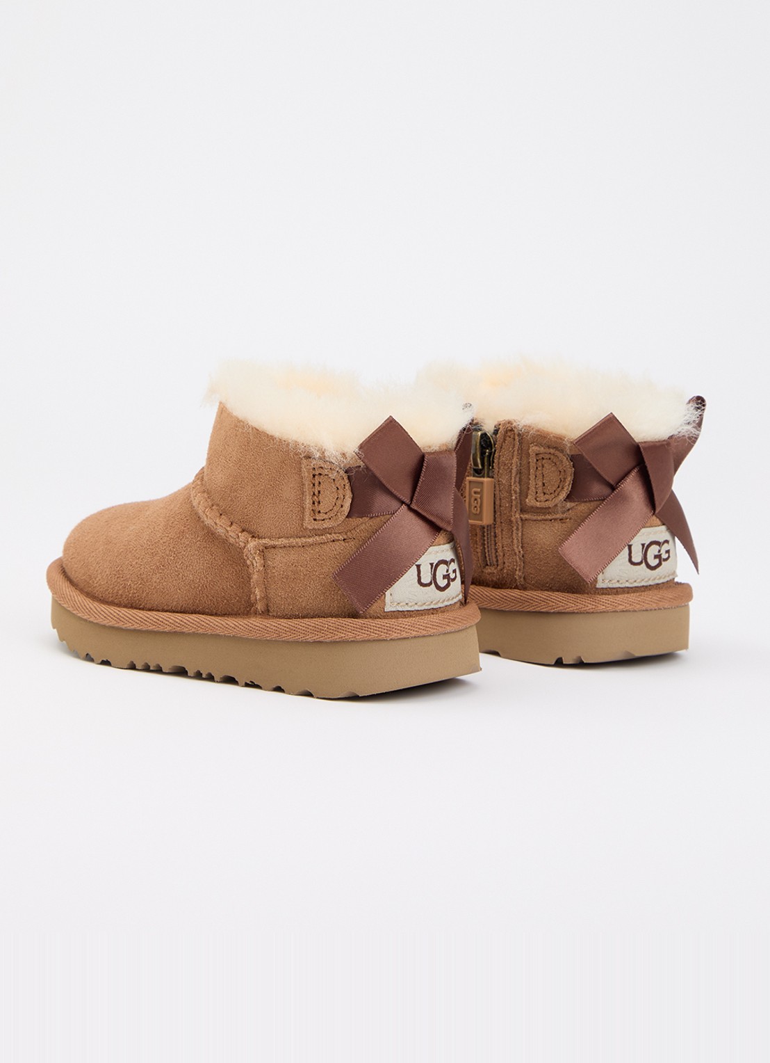 UGG Ultra Mini Bailey Bow enkellaarsje van suède - achterkant 2 kastanjebruin