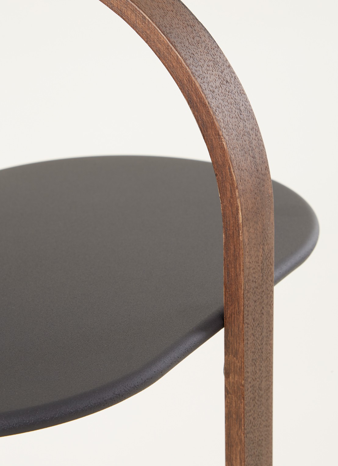 Umbra Bellwood bijzettafel  - detail zwart