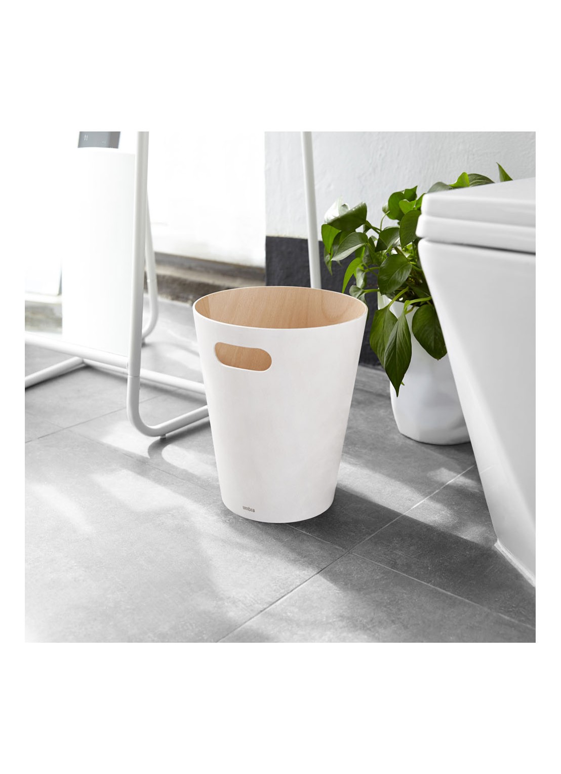 Umbra Woodrow prullenbak 7,5 liter - detail 4 wit