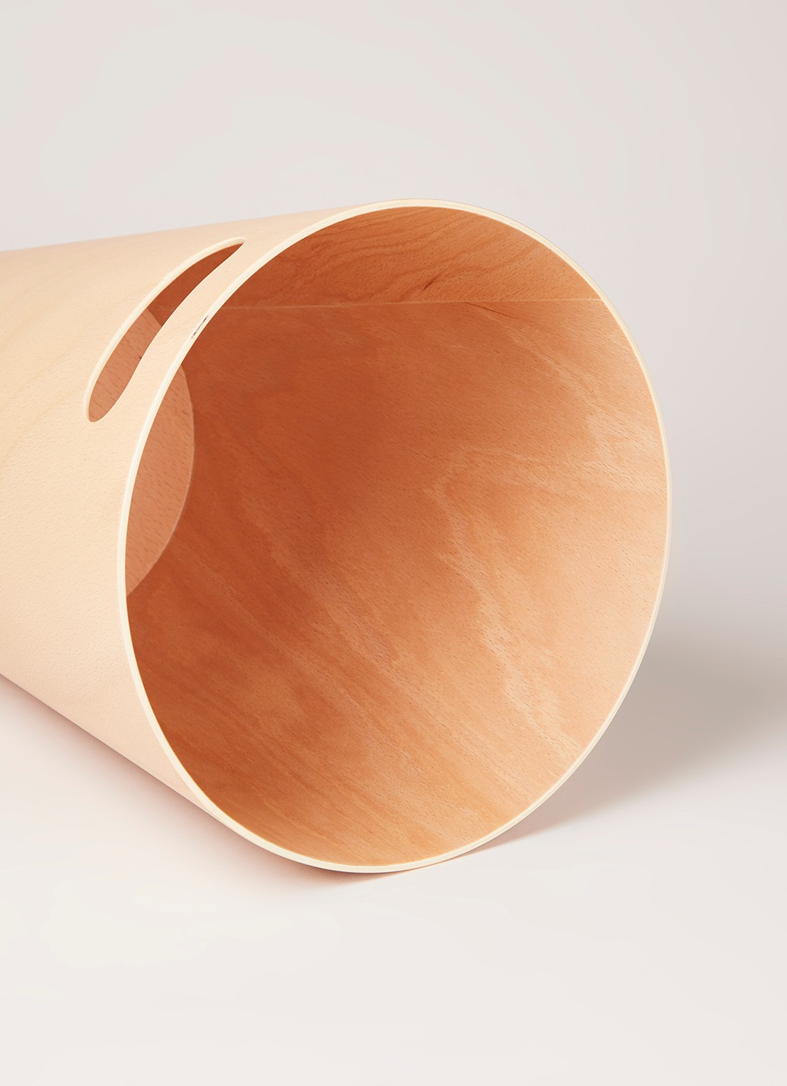 Umbra Woodrow prullenbak 7,5 liter - detail 4 beige