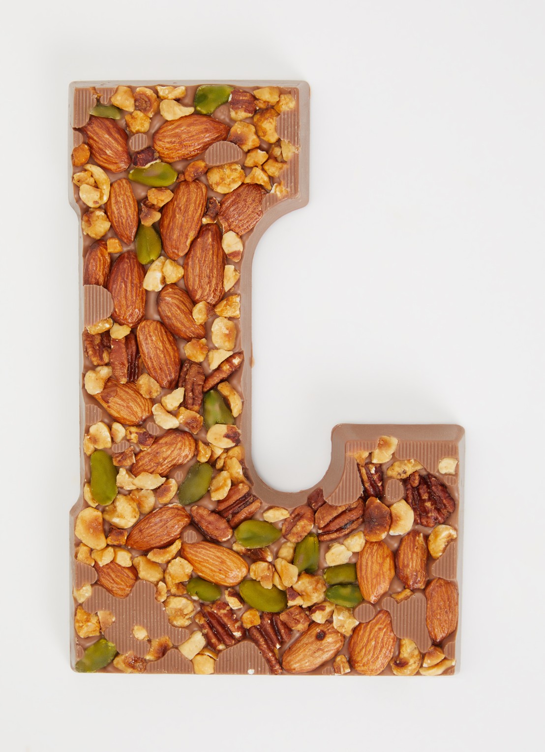 Urban Cacao Melk chocoladeletter met noten 180 gram - voorkant 2 l
