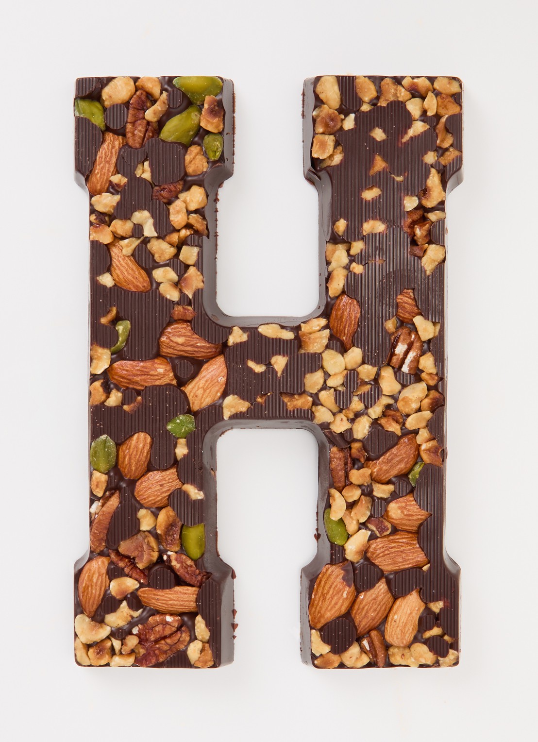 Urban Cacao Pure chocoladeletter met noten 180 gram - voorkant 2 h