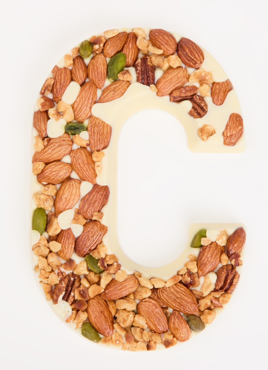 Urban Cacao Witte chocoladeletter met noten 180 gram - voorkant 2 c