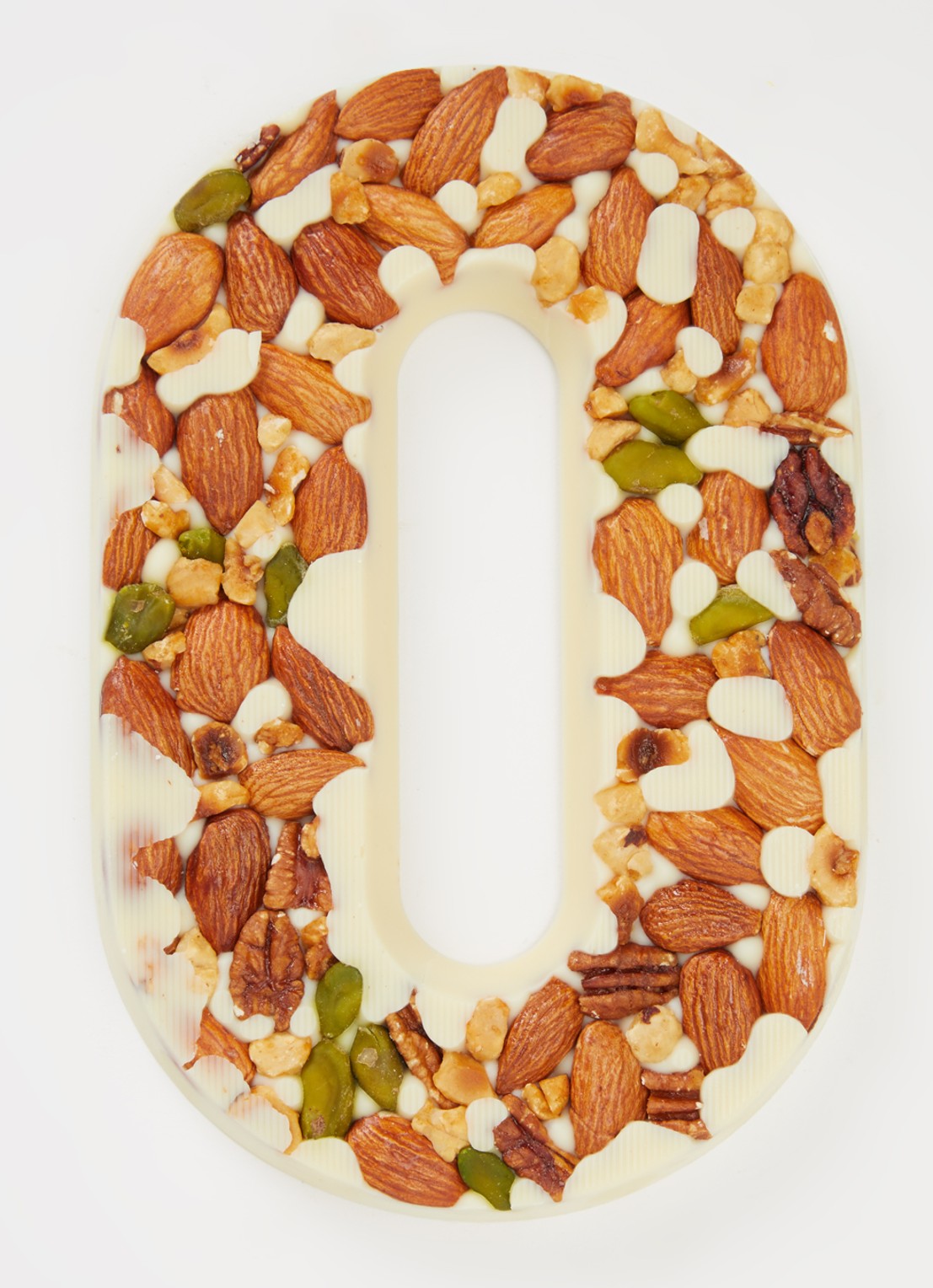 Urban Cacao Witte chocoladeletter met noten 180 gram - voorkant 2 o