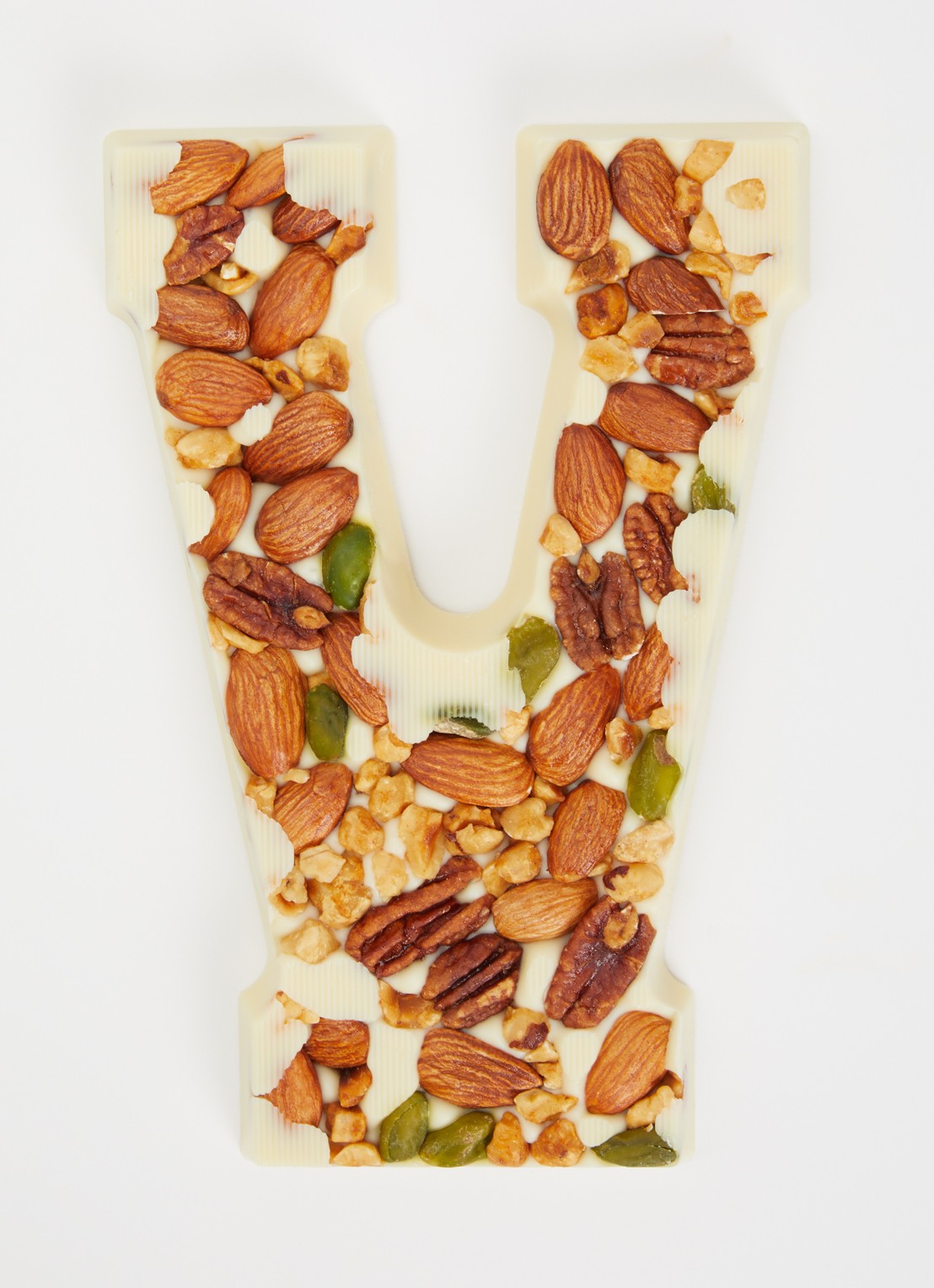 Urban Cacao Witte chocoladeletter met noten 180 gram - voorkant 2 v