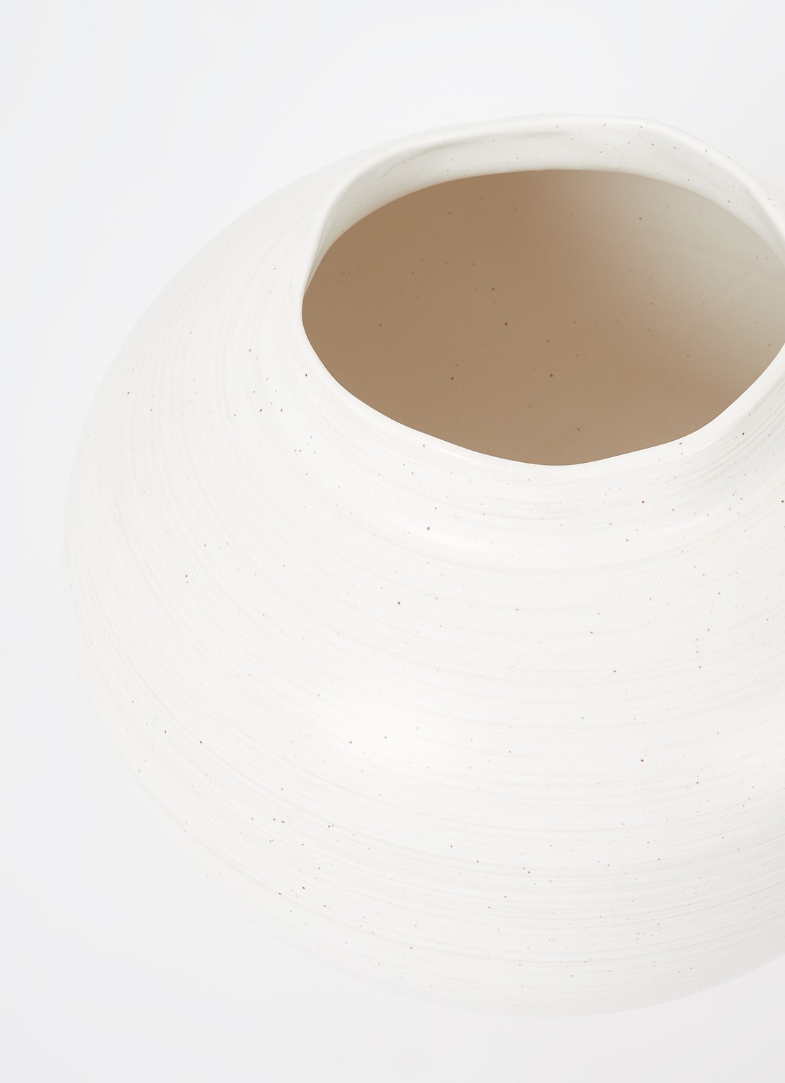 Urban Nature Culture Camila vaas 33 cm - detail 3 gebroken wit