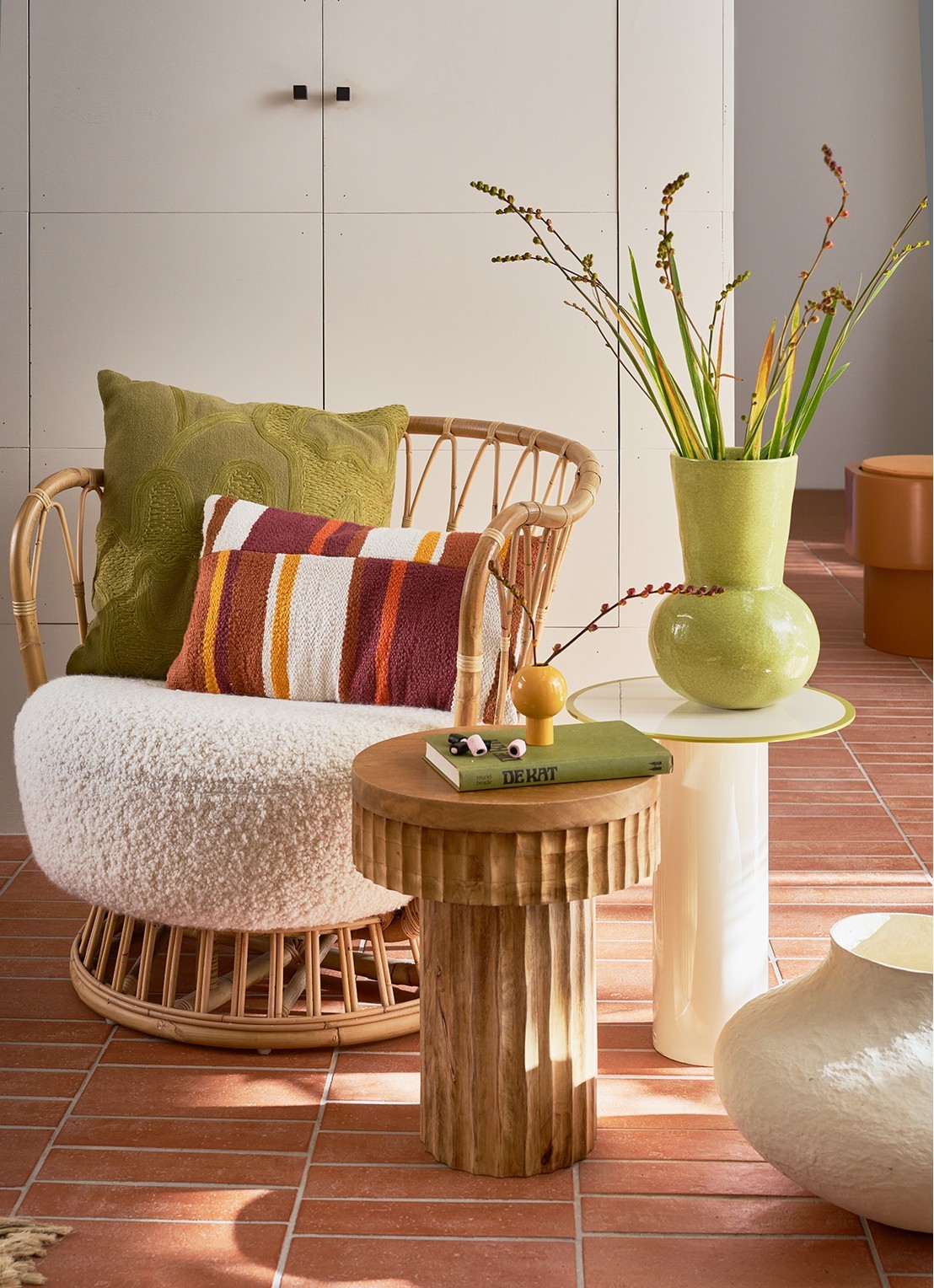 Urban Nature Culture Dineo vaas 32 cm - voorkant 3 beige