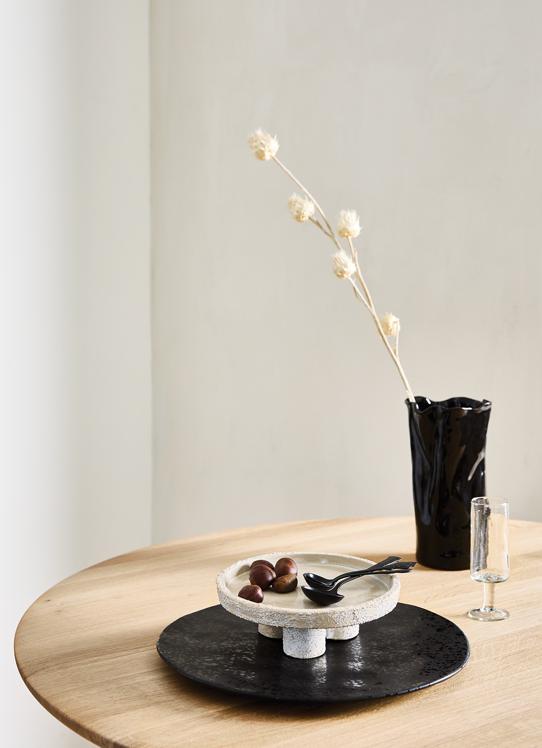 Urban Nature Culture Enza vaas 25 cm - voorkant 2 zwart