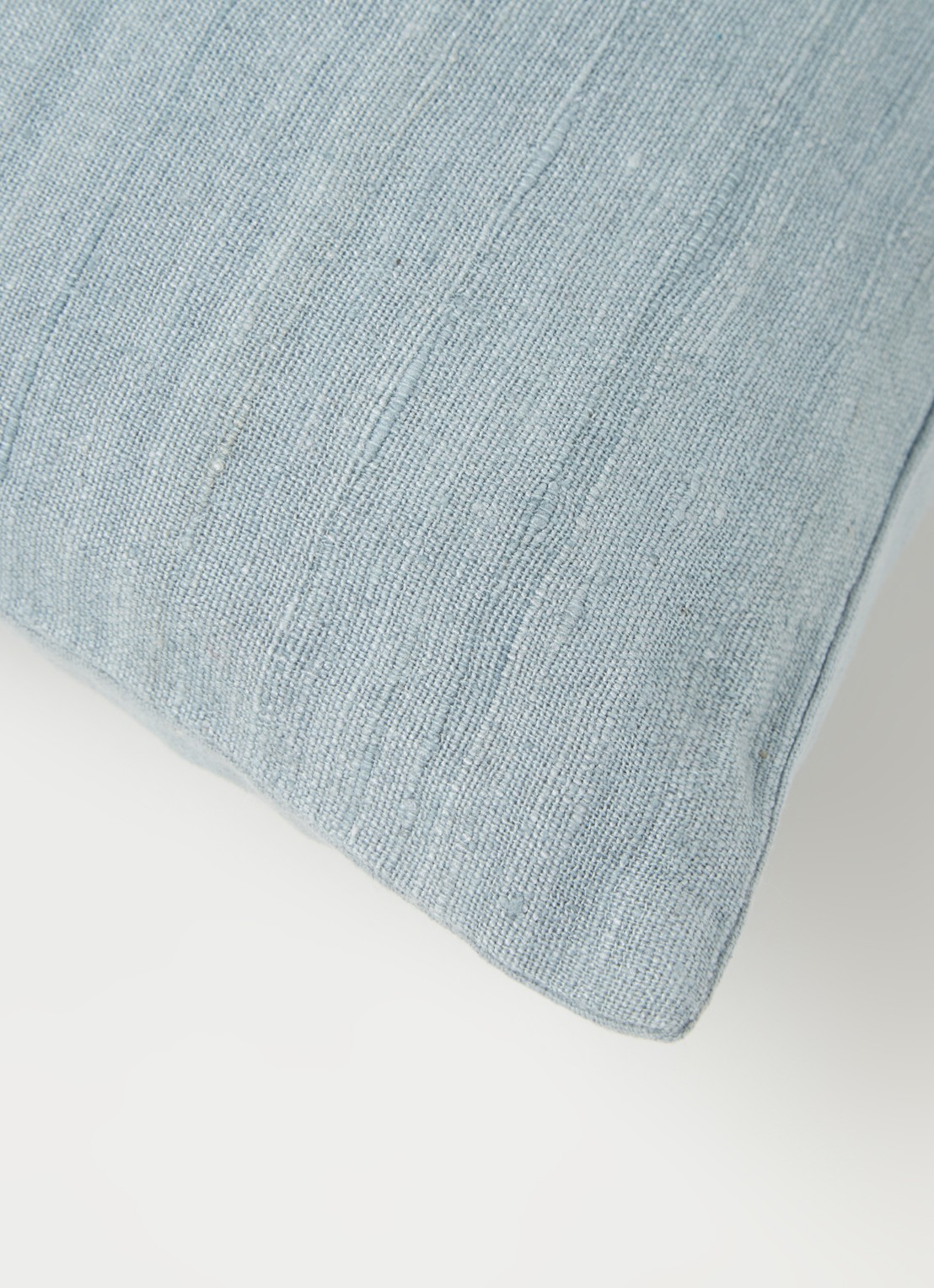 Urban Nature Culture Eri Silk sierkussen 50 x 30 cm - detail 3 blauwgrijs