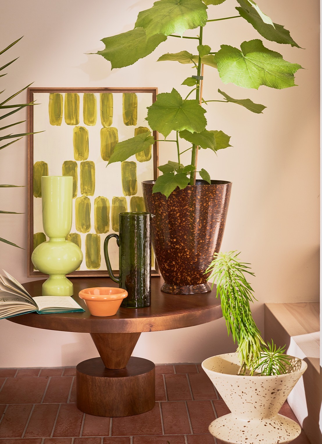 Urban Nature Culture Nika vaas 35 cm - voorkant 2 roodbruin