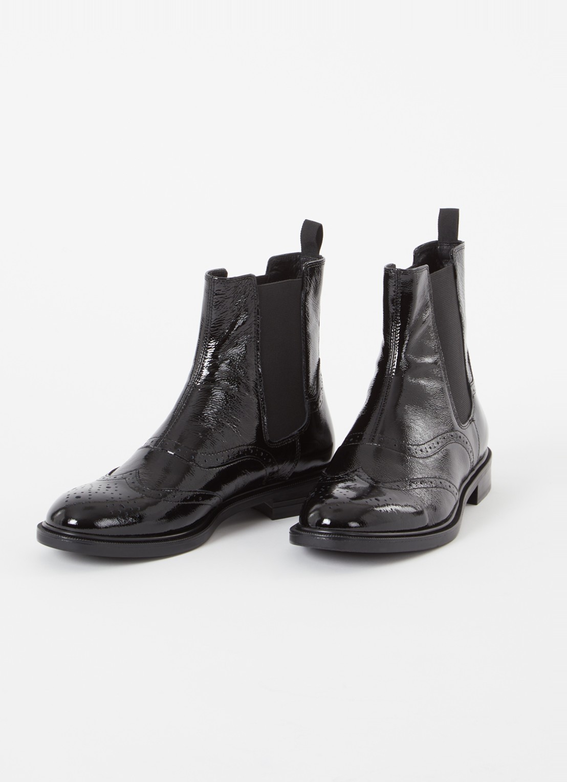 Vagabond Shoemakers Amina chelsea boot van lakleer met broque details - detail zwart