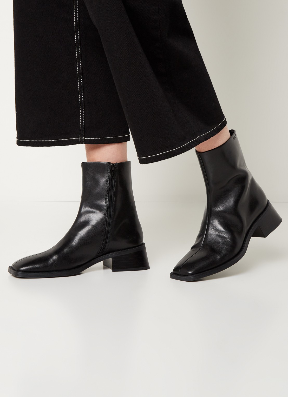 Vagabond Shoemakers Blanca enkellaarsje van leer - voorkant 2 zwart