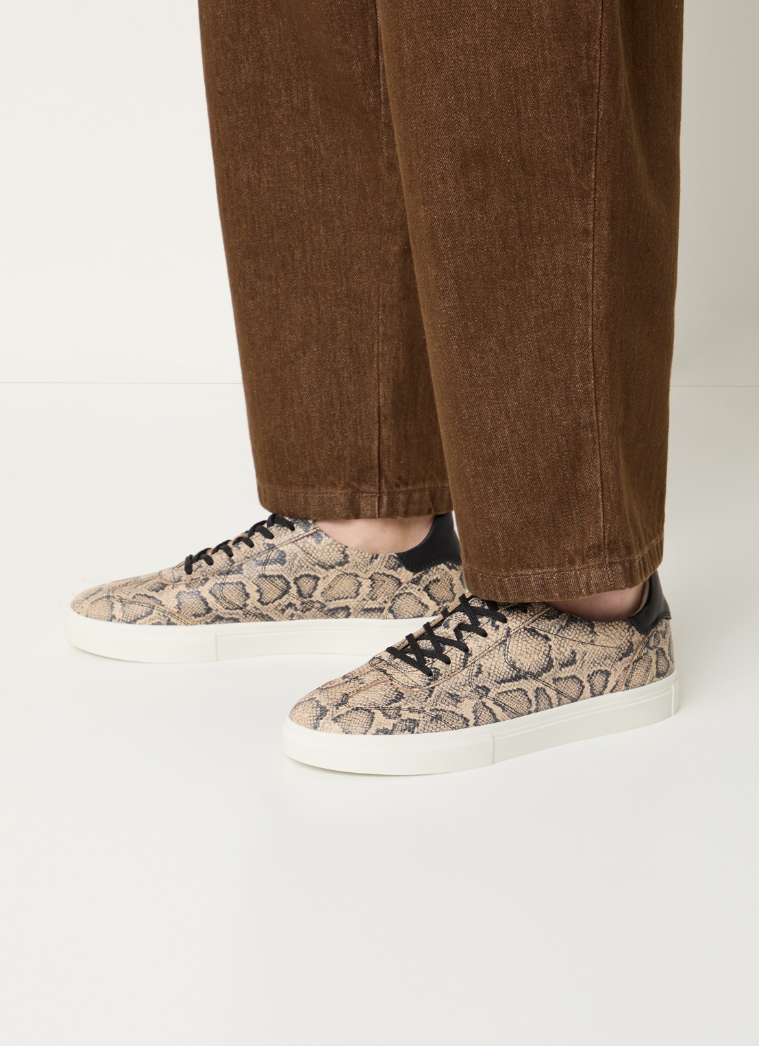 Vagabond Shoemakers Cody sneaker van geitenleer met slangenprint - voorkant 3 beige