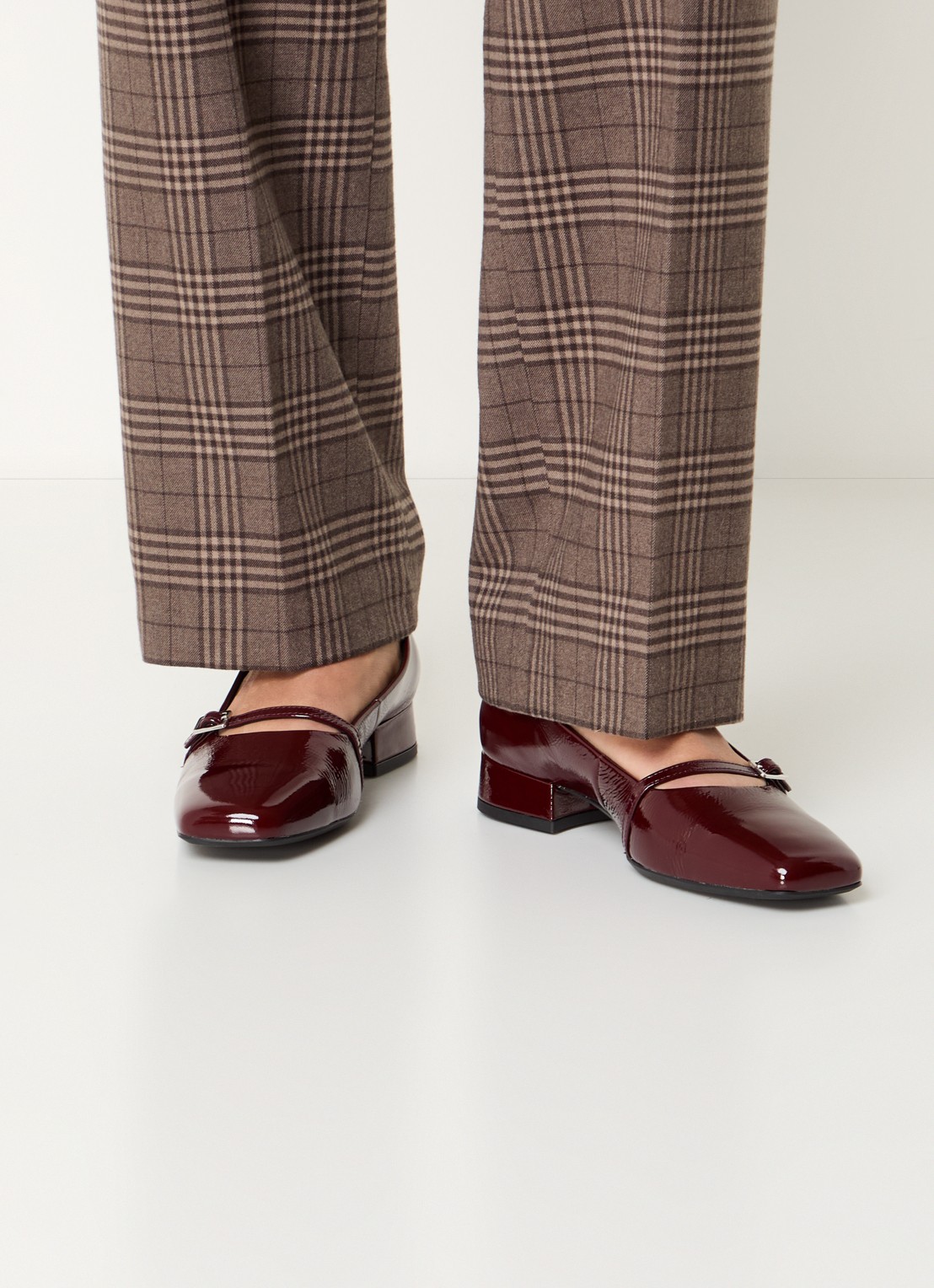 Vagabond Shoemakers Debbi pump van lakleer - voorkant 3 bordeauxrood