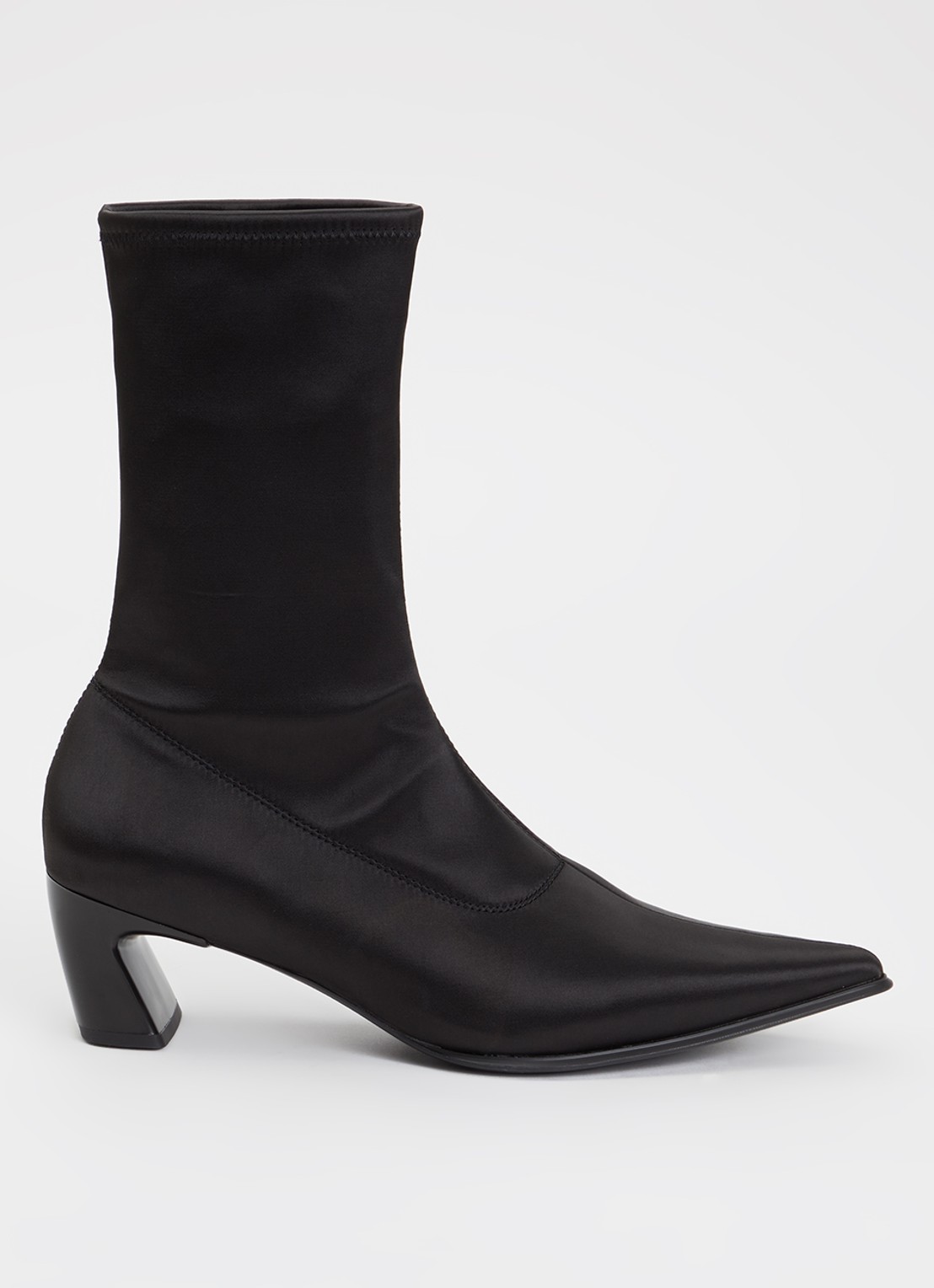 Vagabond Shoemakers Ilona enkellaarsje van satijn - voorkant zwart