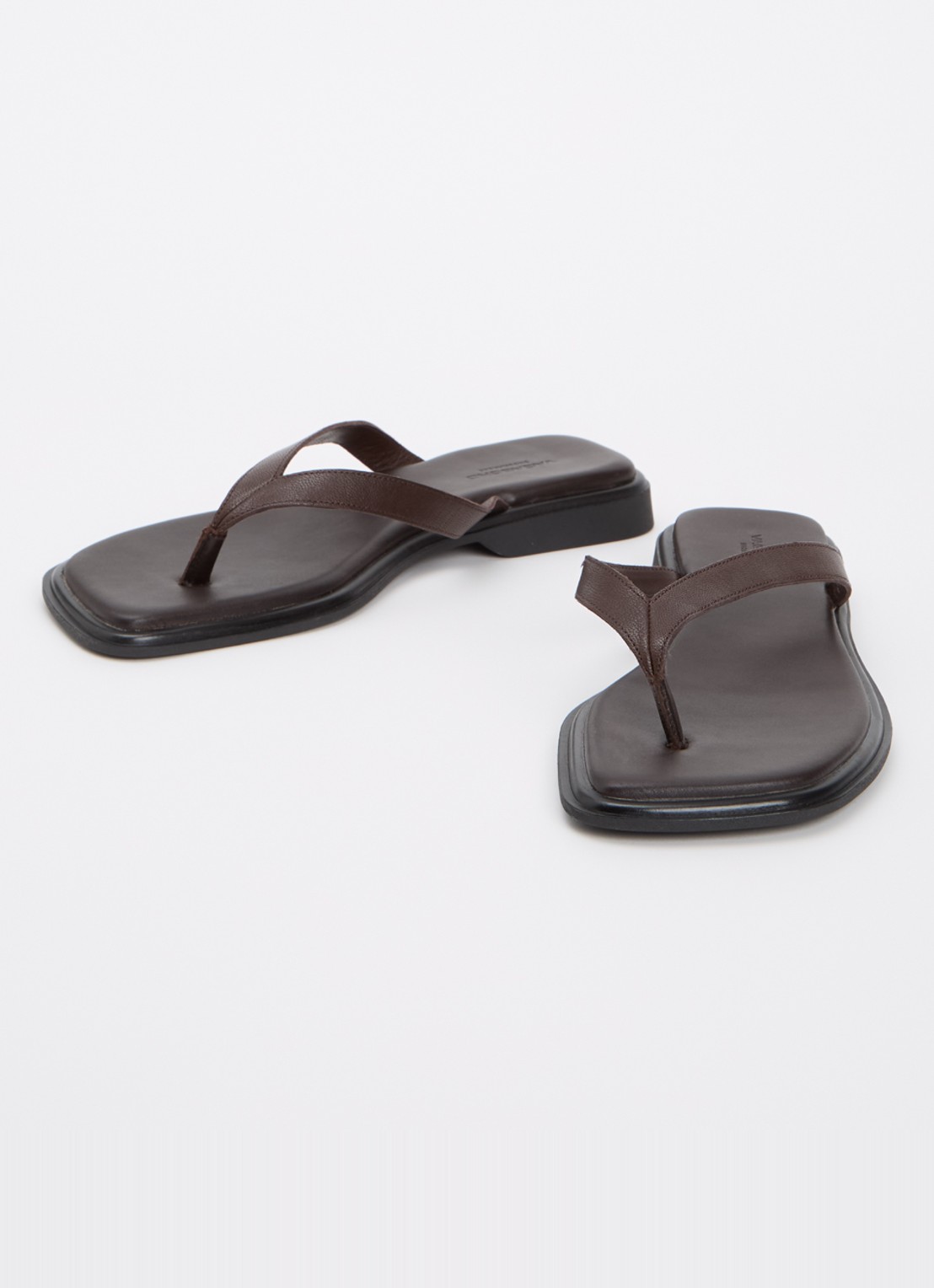 Vagabond Shoemakers Izzy slipper van leer - detail donkerbruin