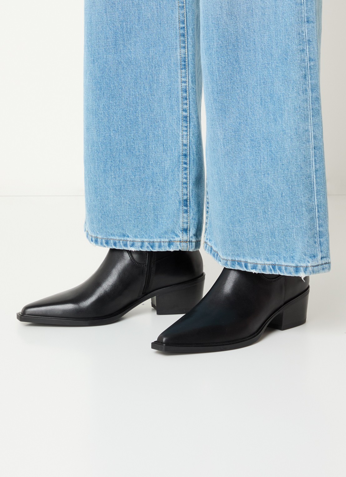 Vagabond Shoemakers Kelsey enkellaarsje van leer - voorkant 2 zwart