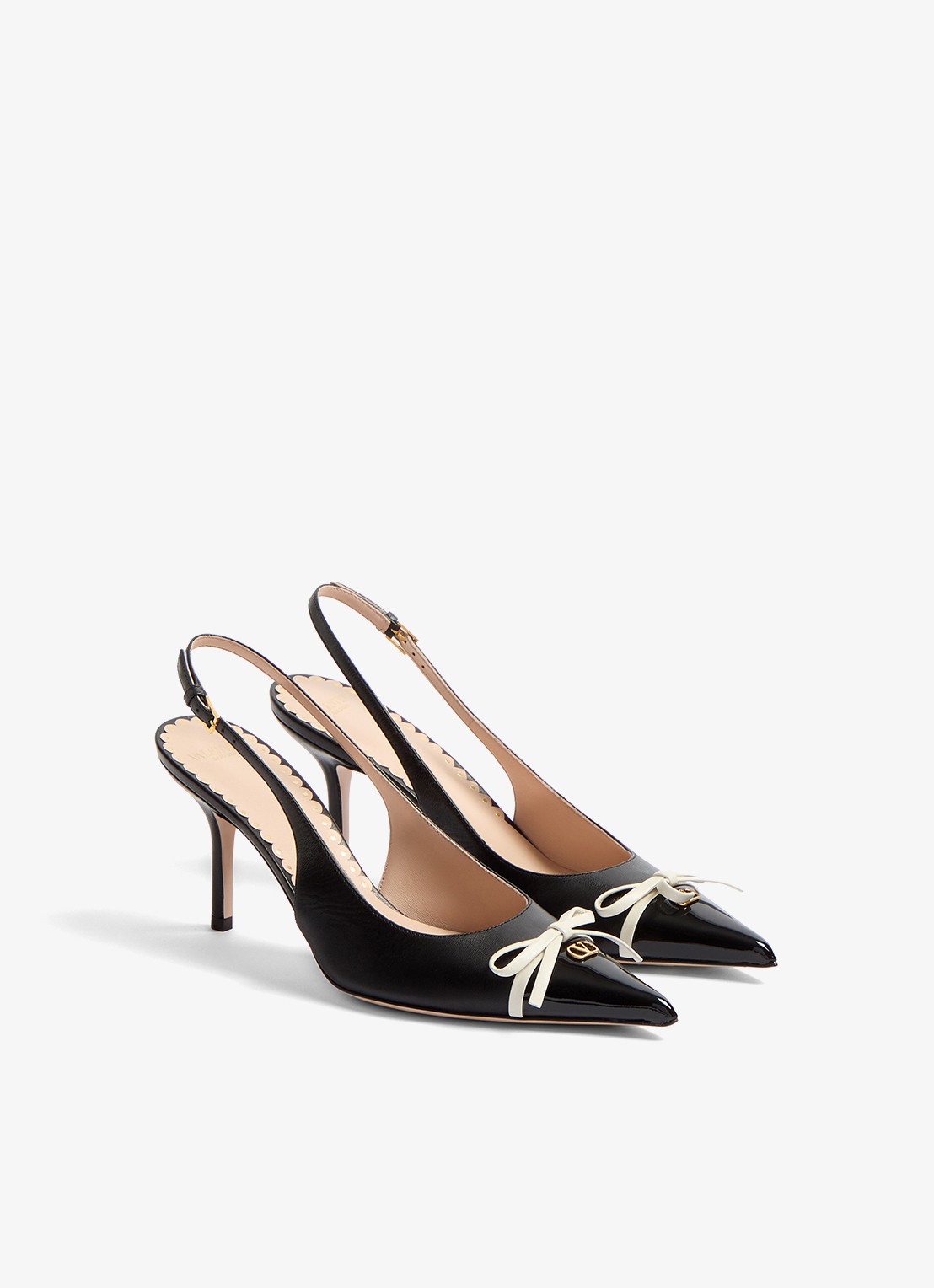 Valentino Garavani Bepointy slingback van leer met lakfinish - detail 4 zwart