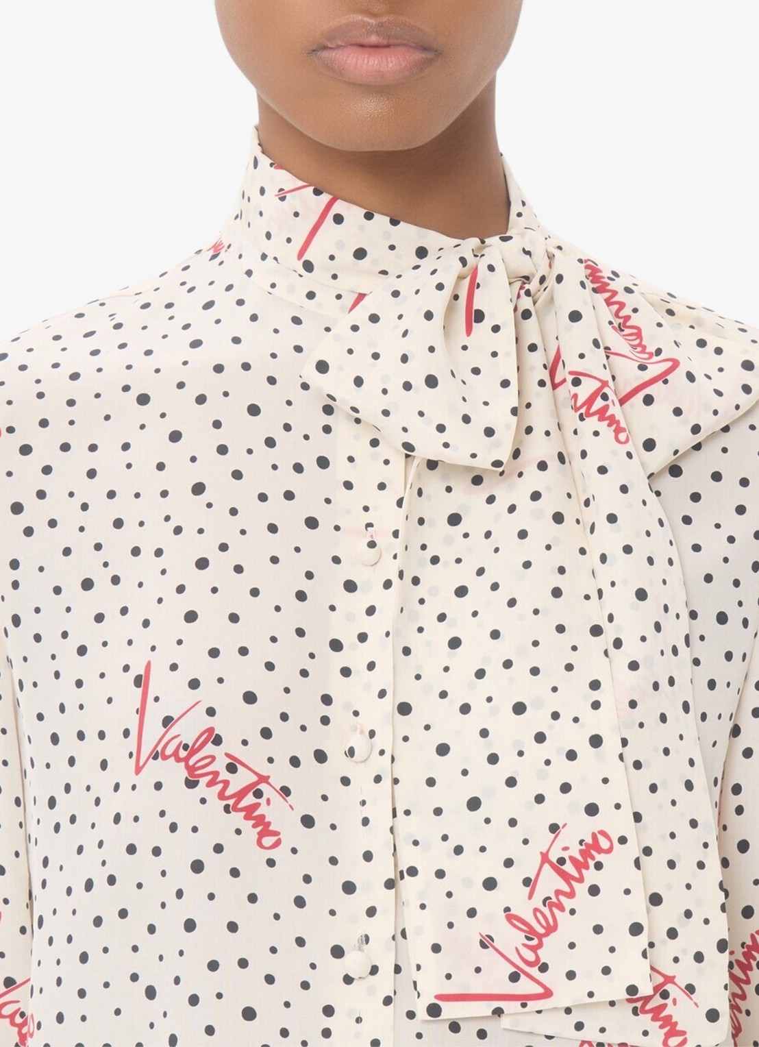 Valentino Garavani Blouse van zijde met logoprint en strikkraag - detail 4 creme