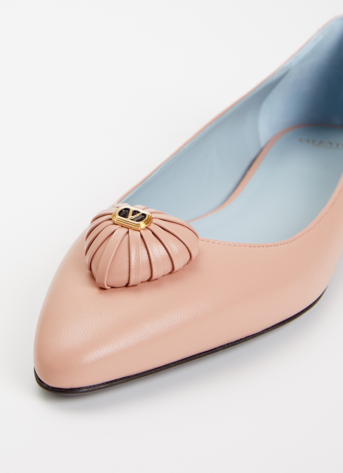 Valentino Garavani Coeur Royal ballerina van leer - detail 5 lichtroze