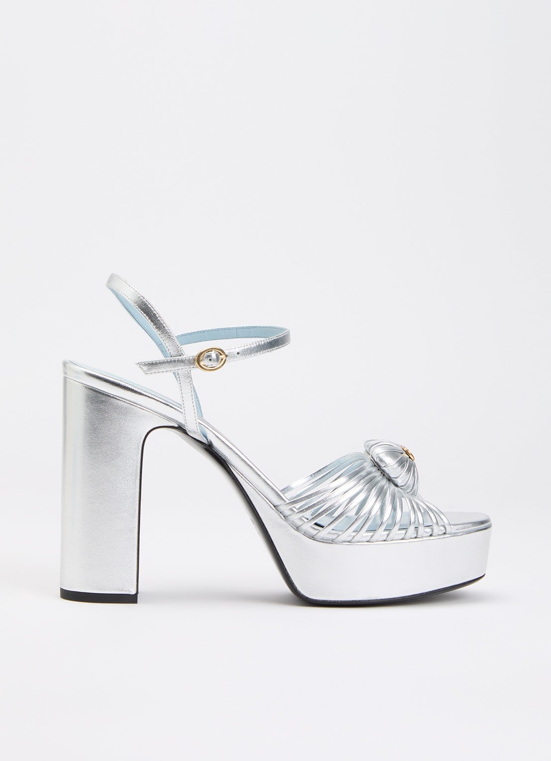 Valentino Garavani Coeur Royal sandalette van leer met metallic finish - voorkant 6 zilver