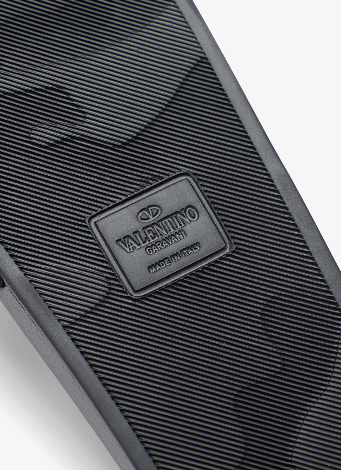 Valentino Garavani Coolslide slipper van rubber - detail 8 zwart